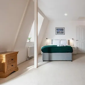 Stunning 2br Penthouse Loft In Cathedral Quarter Apartment